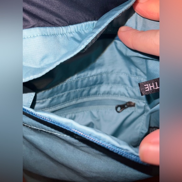 The North Face Windbreaker - Picture 4 of 9